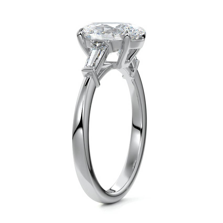 OVAL/TB 3 STONES RING
