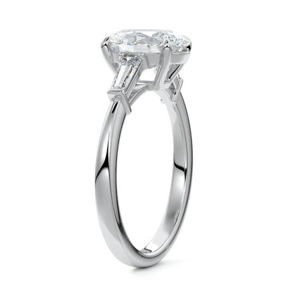 OVAL/TB 3 STONES RING
