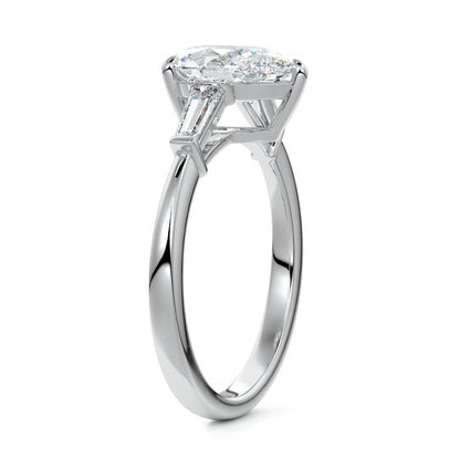 PEAR/TB 3 STONES RING