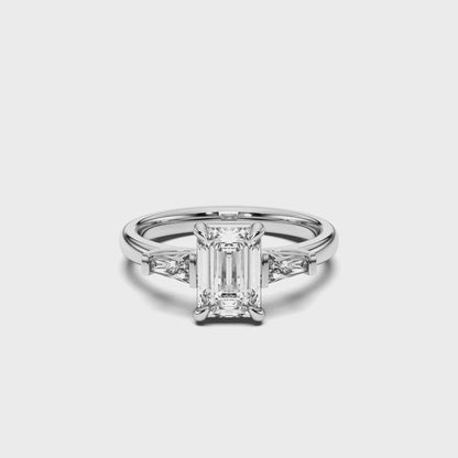 EMR/TB 3 STONES RING